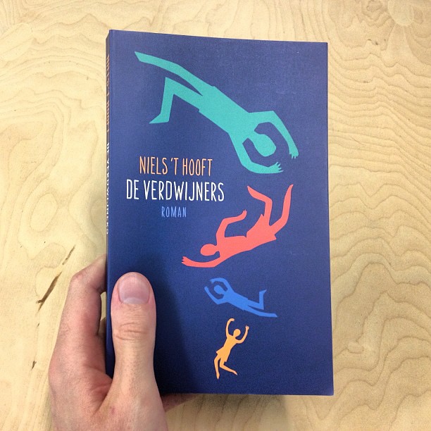 Proud owner of a signed copy of De Verdwijners by @nielsthooft. A near future novel, deemed "obscene" by the Dutch literary establishment. In other words: a must read!