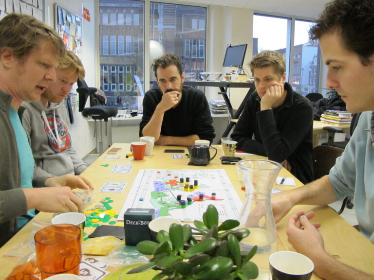 Testing Joris' boardgame about oil at Prototype Fridays #2