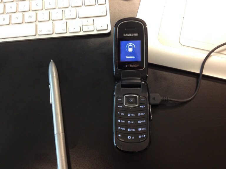 Dusting off the Hubbub feature phone