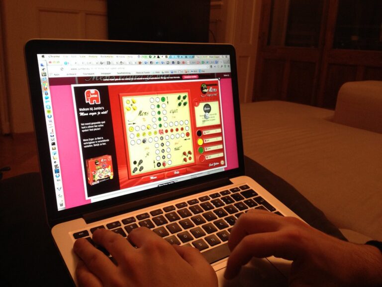 Warming up for the Playing with Rules workshop with online "Mens erger je niet!"