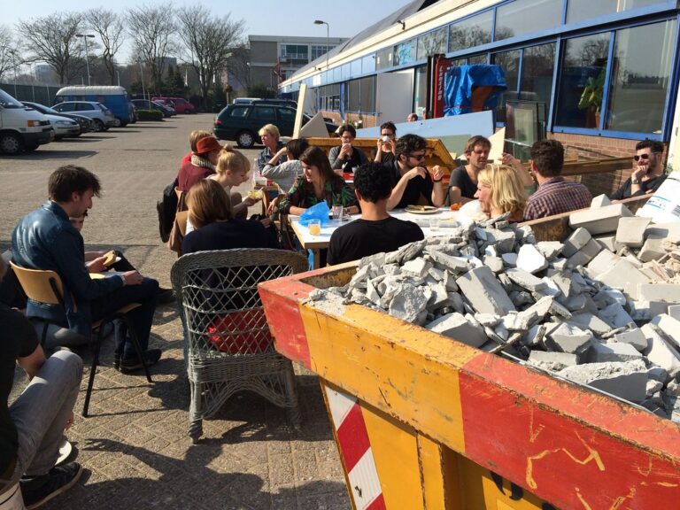 Vechtclub XL lunch in the sun