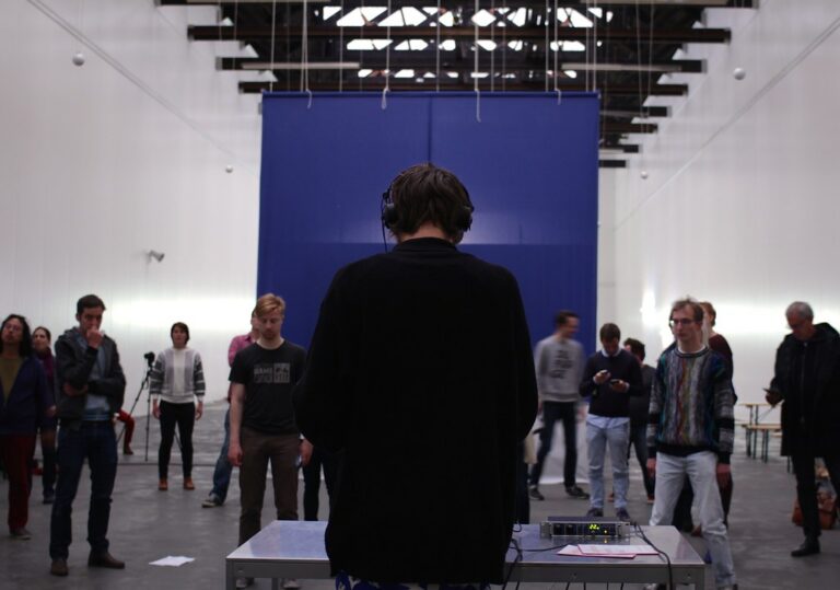 Standing session by Hubbub at Mediamatic with music by DJ Salvador. Picture credits: Simon Scheiber.