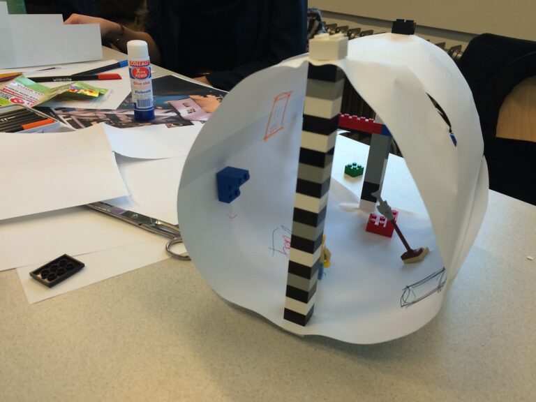 Playful exhibition design workshop at Reinwardt Academy